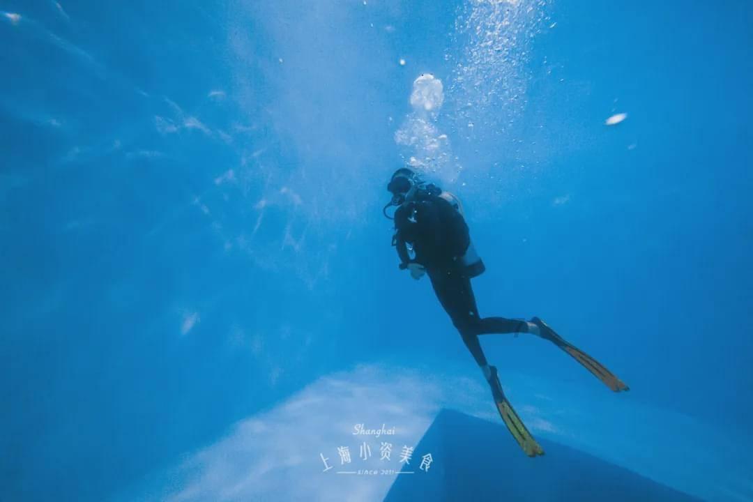 如何评价《流浪地球》？值得一看吗？游戏画面