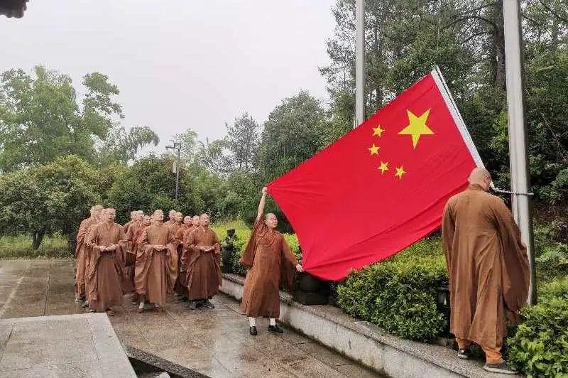 逃离绿色山谷
