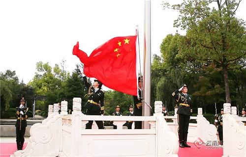 可爱吊带裙