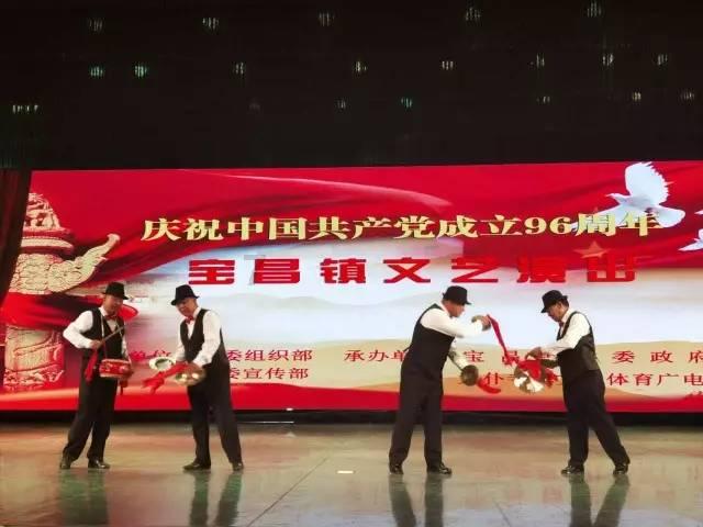 1997年张雨生离世,葬礼上哭到昏厥的女孩,现成了家喻户晓的明星