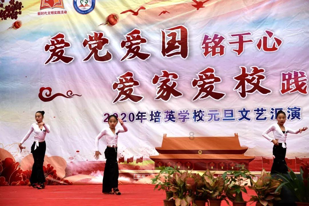 救援旅行男孩