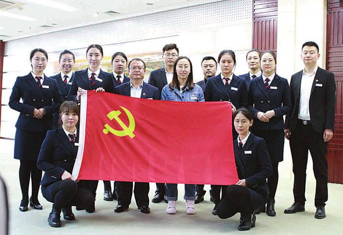 天路驿站温馨迎春运