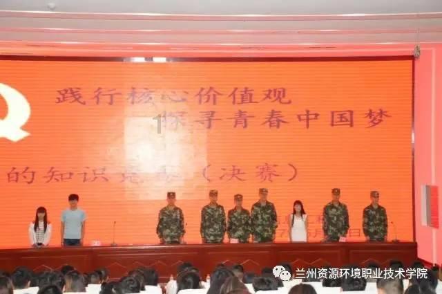 公路志愿者　温暖春运路