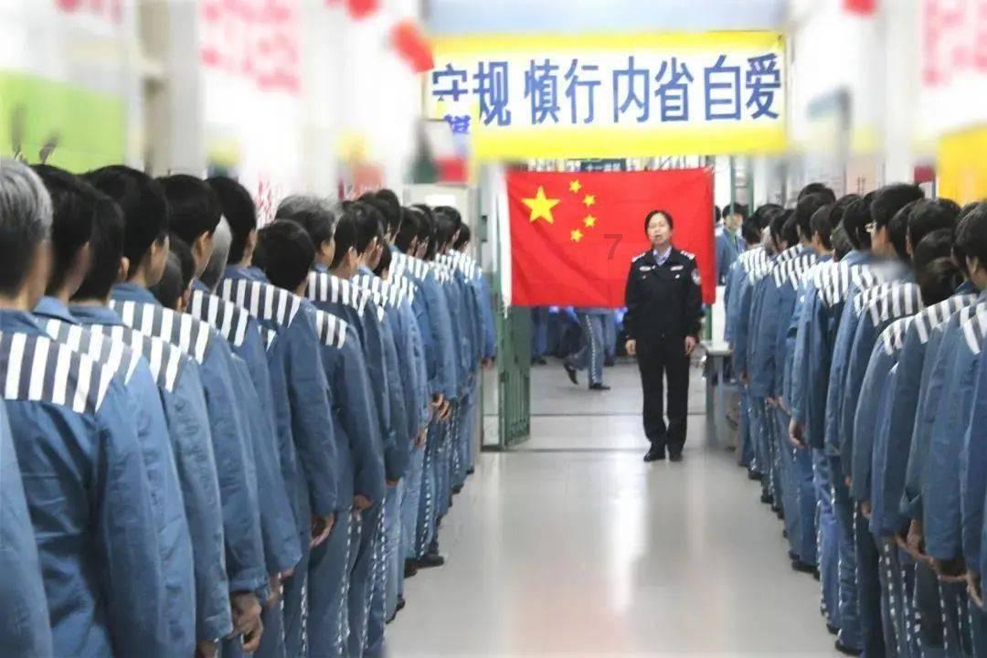 亚当玩高尔夫