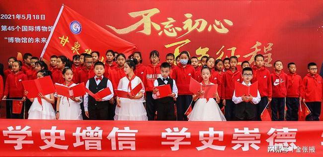 心系独居老人 敲门入户送温暖