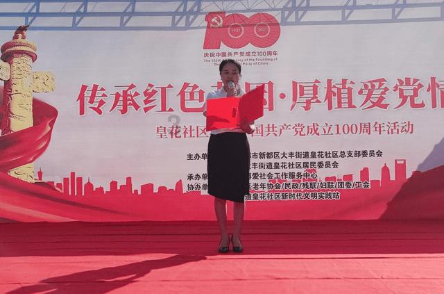 吉首市委编办:新春走访 送“福”到家