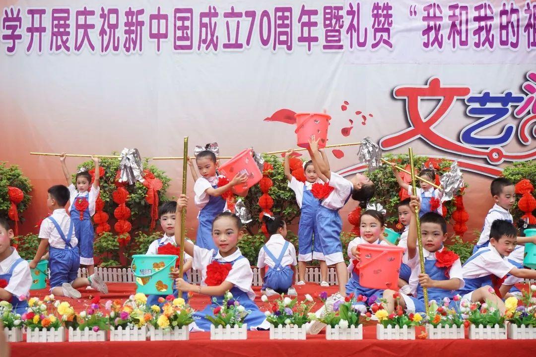 夏季的时尚女孩