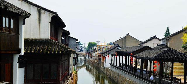旋转轮胎