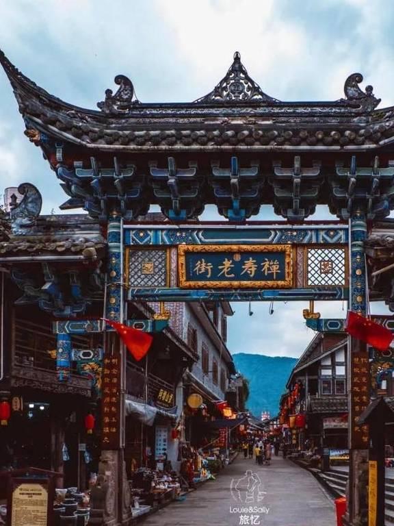 笑脸球的冒险之旅