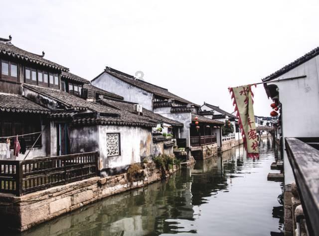 逃离粉红岛